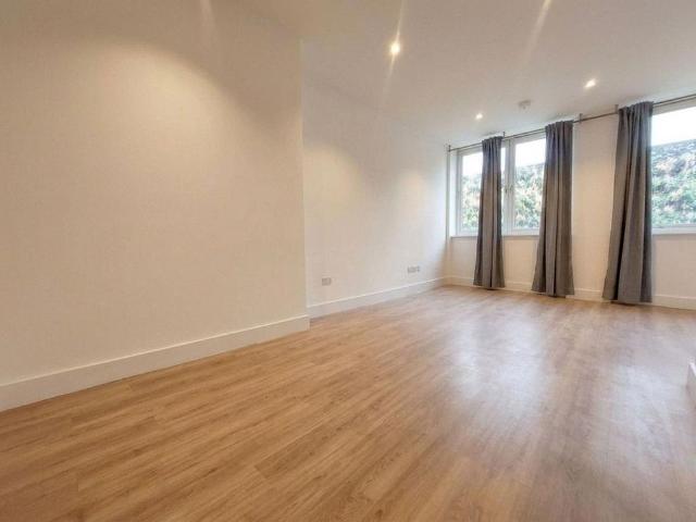 Studio for rent in Elstree and Borehamwood, Borehamwood
