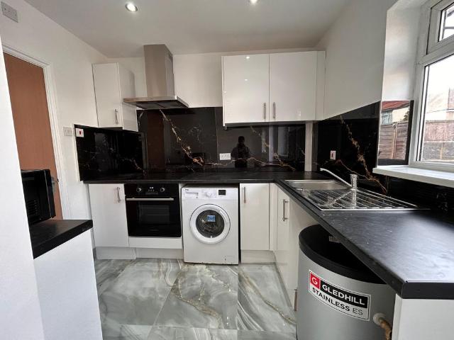 Flat for rent in London Borough of Hounslow, Greater London