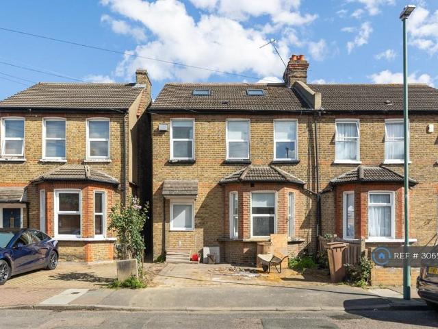 Flat for rent in London Borough of Sutton, Greater London