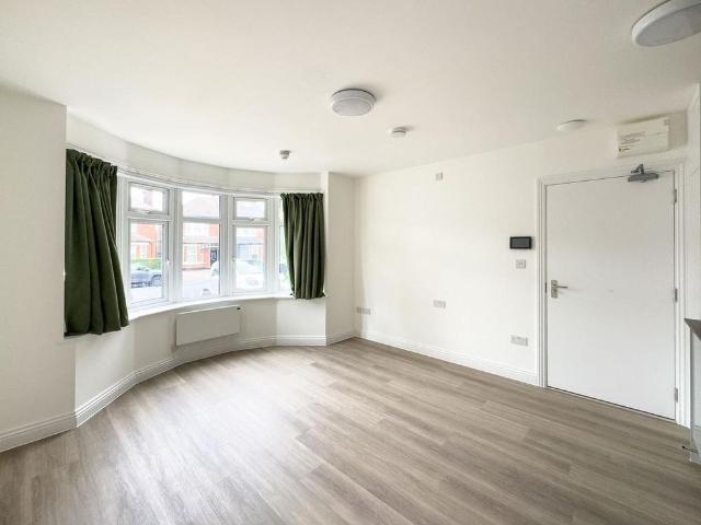 Studio for rent in Kingsbury, Greater London