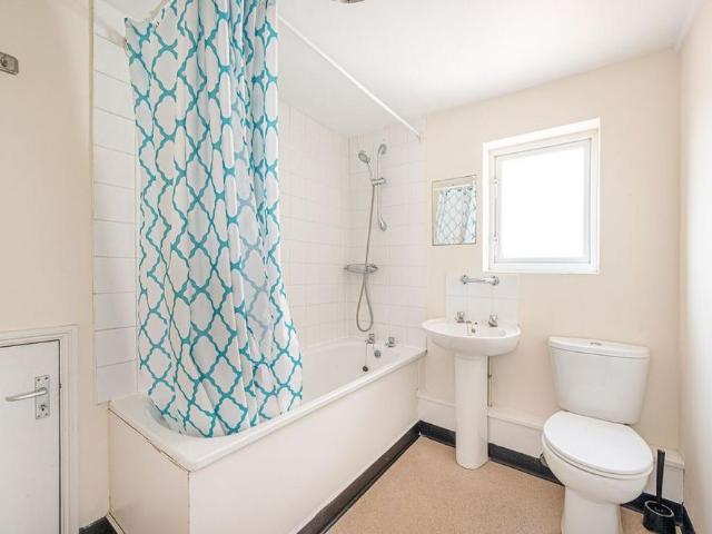 Studio for rent in Bowes Park, Greater London