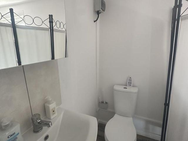 Studio for rent in Broxbourne, Hertfordshire