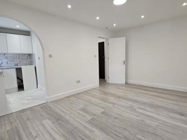 Studio for rent in Maltby, South Yorkshire