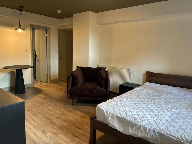 Flat for rent in Hyde Park, West Yorkshire