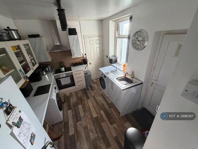 Flat for rent in Aberbargoed, Bargoed