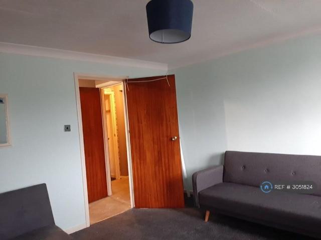 Studio for rent in Luton, Chatham