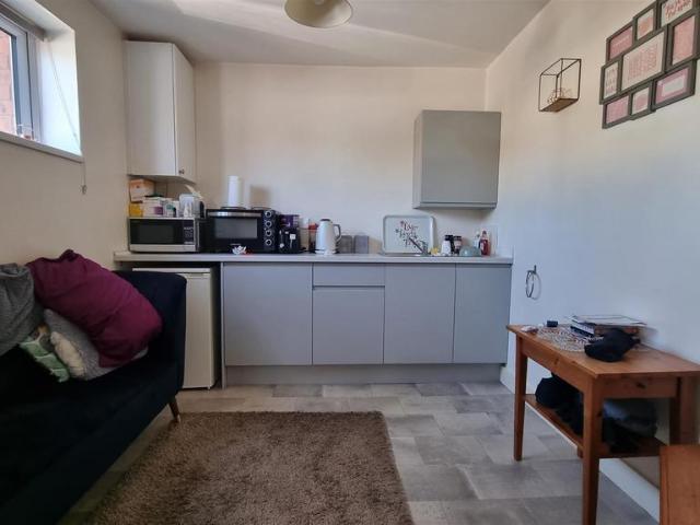 Flat for rent in Cradley Heath, West Midlands