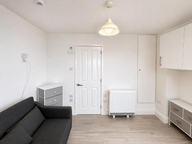 Studio for rent in Crofton, Greater London