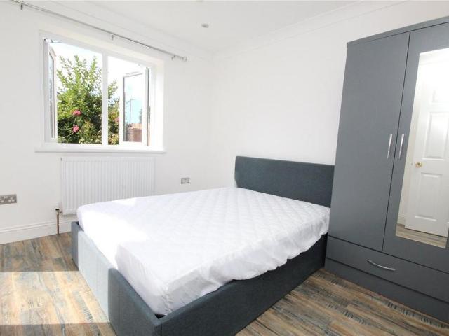 Studio for rent in Little Heath, Greater London