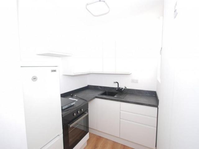 Studio for rent in Milverton, Green Close