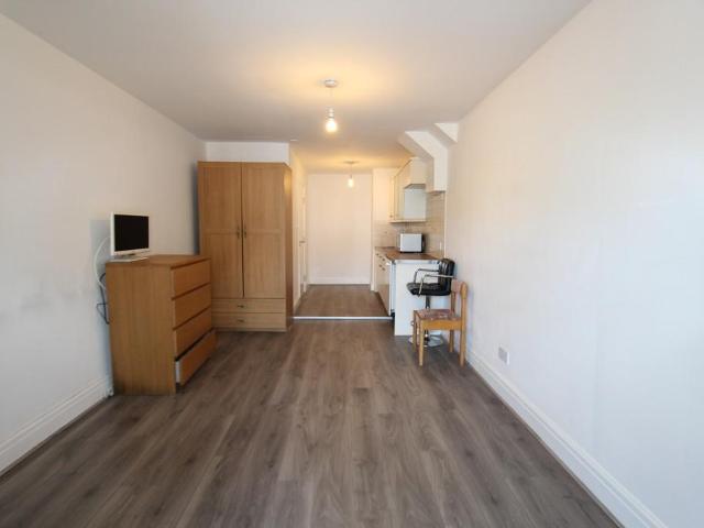 Flat for rent in Southgate, Oakwood