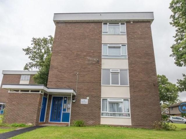 Flat for rent in Croesyceiliog, Wales