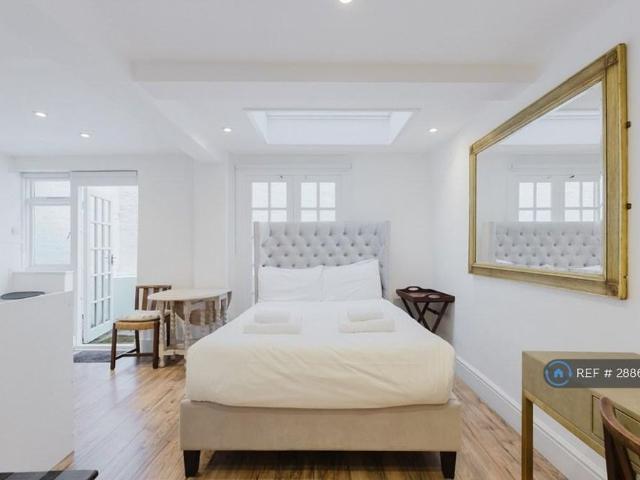 Studio for rent in Fulham, Greater London