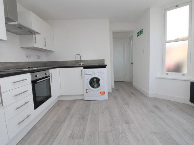 Studio for rent in Mickleburgh Hill, The Bridge