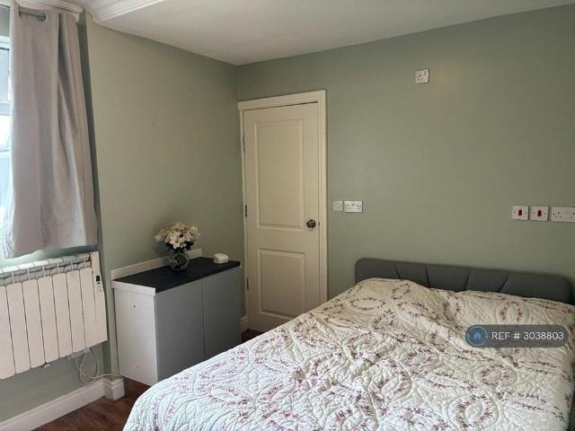 Studio for rent in South Stanmore, Greater London