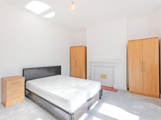 Studio for rent in Mapesbury, Greater London