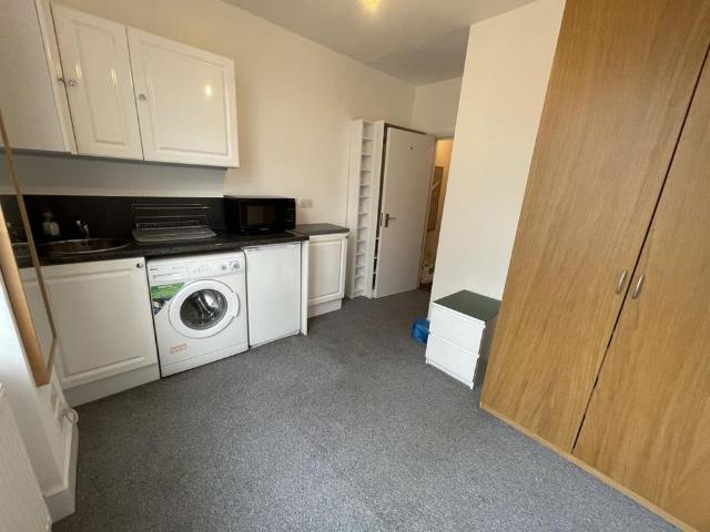 Studio for rent in Cat Hill, Isle Of Man