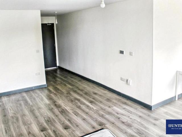 Studio for rent in West Yorkshire