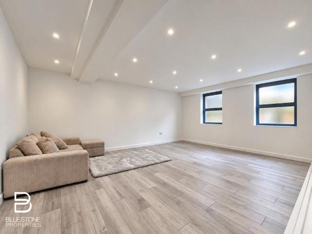 Studio for rent in Woodcote, Greater London