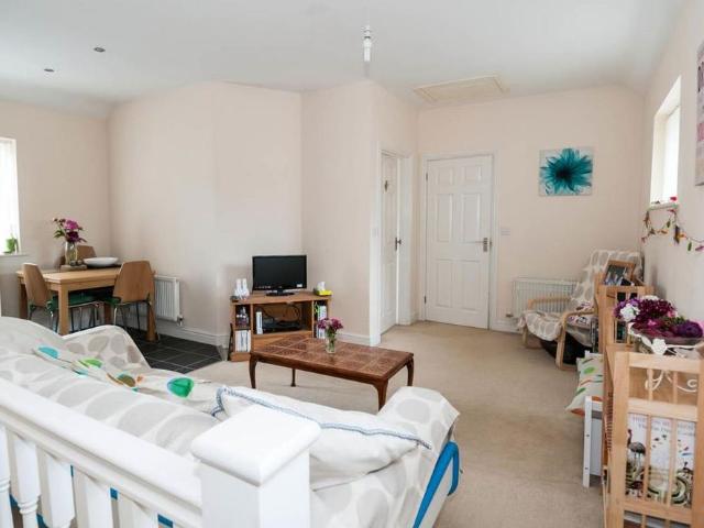 Studio for rent in Higham Ferrers, Isle Of Man
