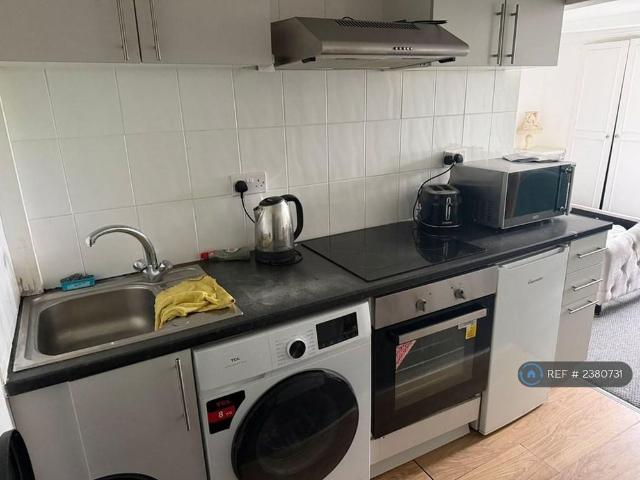 Studio for rent in Blackhills, Surrey