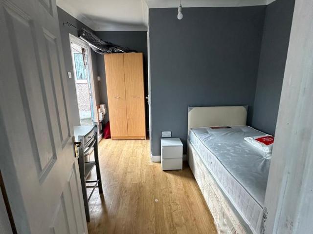 Flat for rent in Freezywater, Greater London