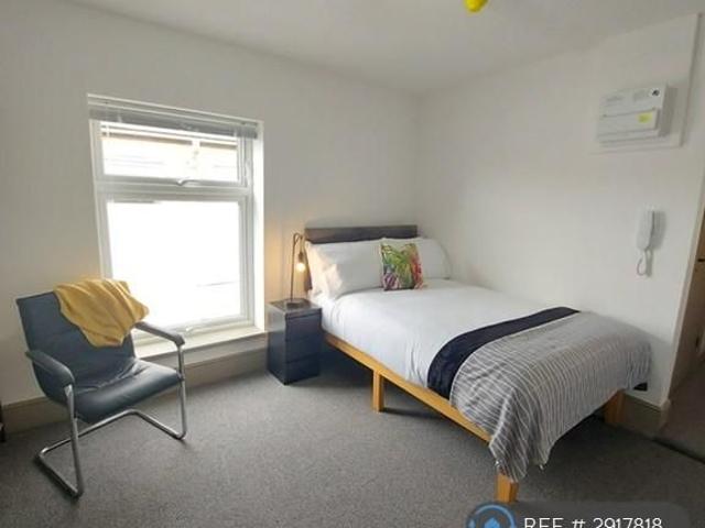 Studio for rent in Westminster, Victoria