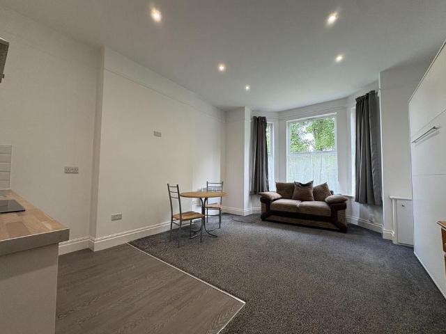 Studio for rent in Sale Moor, Trafford Park