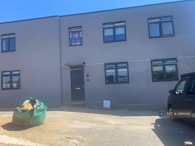 Flat for rent in Perryfields, West Sussex
