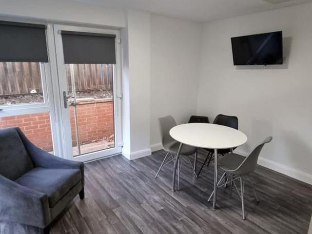 Studio for rent in Calderstones