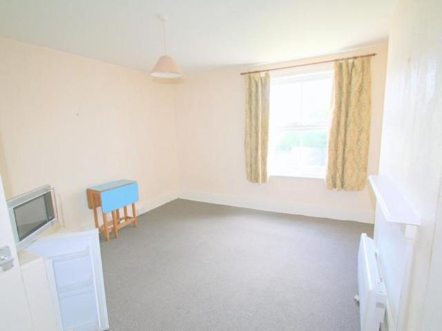 Studio for rent in St James, Sandown Park