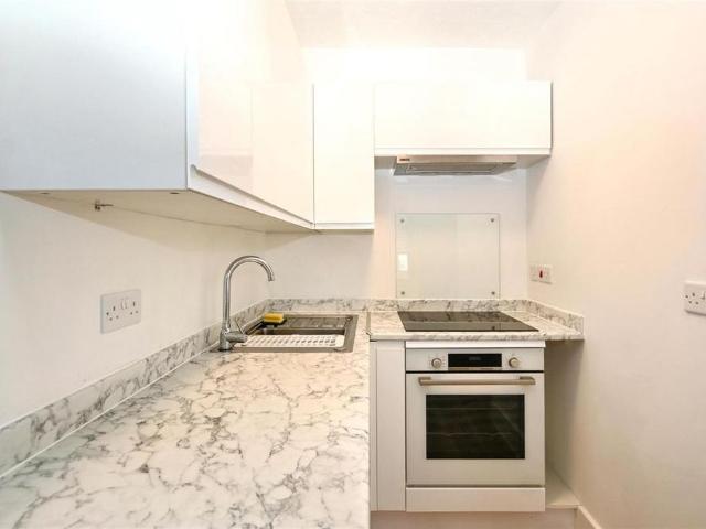 Studio for rent in Upperton, Eastbourne