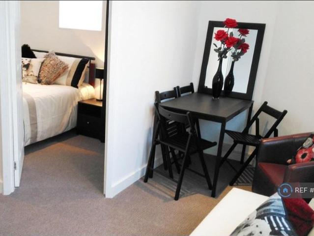 Studio for rent in Caldermill, East Midlands