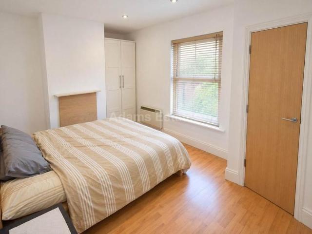 Studio for rent in Reading