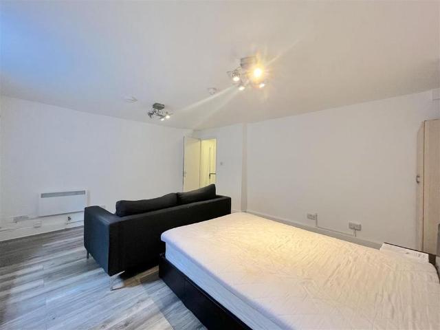 Studio for rent in Somers Town, Greater London
