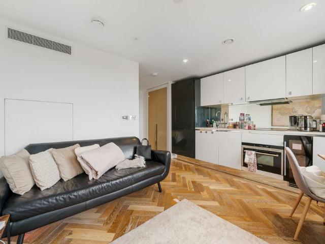 Flat for rent in Finsbury, Greater London