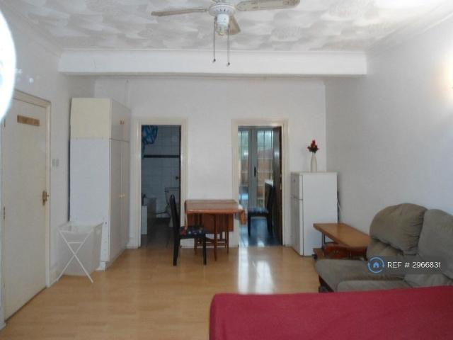 Flat for rent in London Borough of Hounslow, Osterley