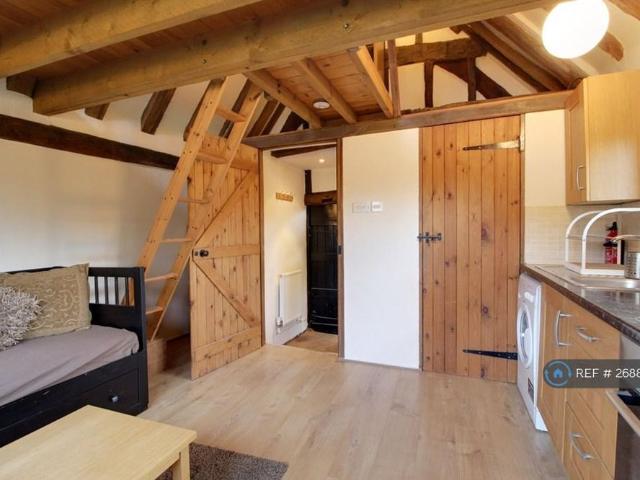 Studio for rent in Emmbrook, Wokingham