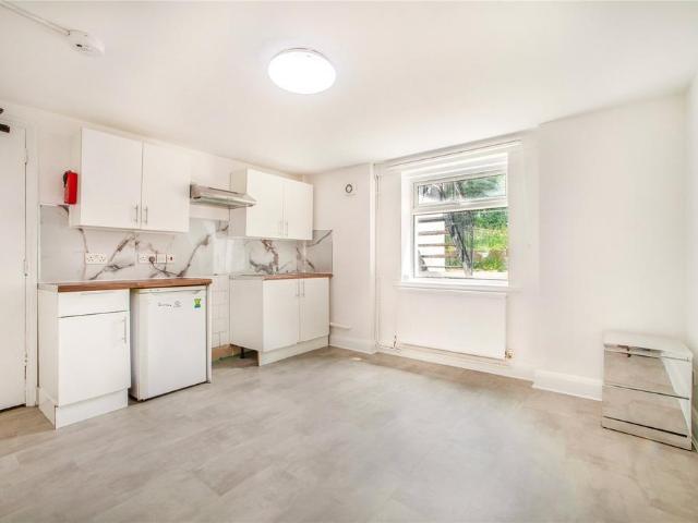 Flat for rent in Stroud Green, Greater London