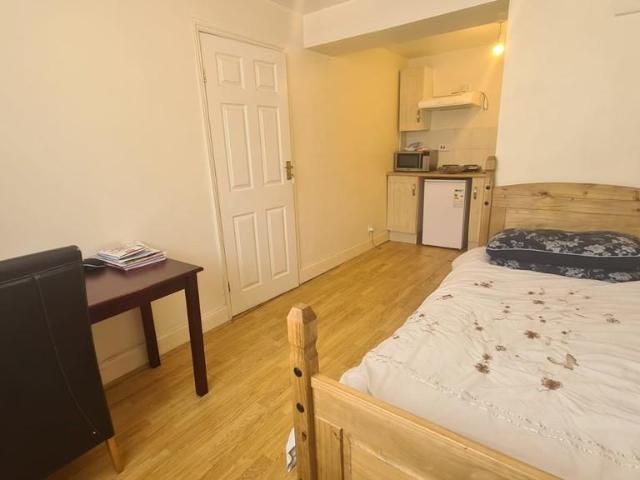 Flat for rent in West Drayton, Greater London