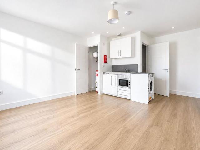 Studio for rent in The Pinnacles, Harlow