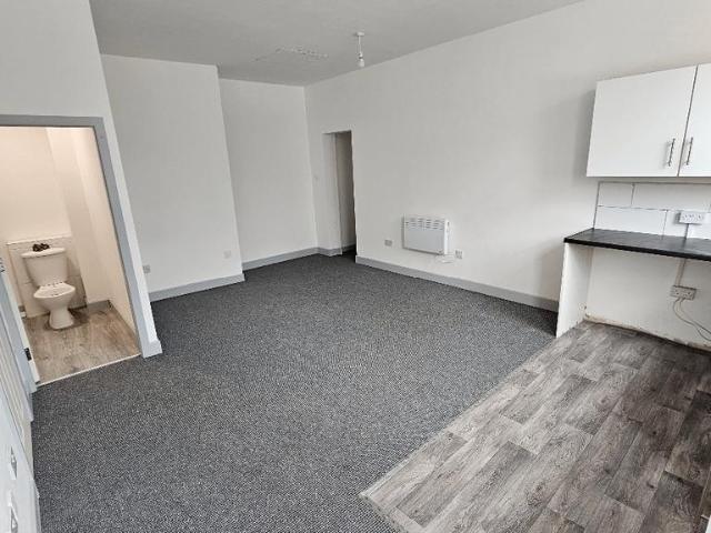 Flat for rent in Heckmondwike, Firthcliffe