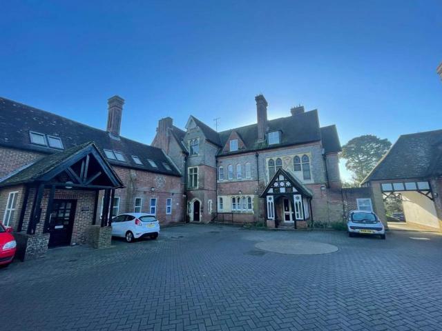 Flat for rent in Perryfields, West Sussex