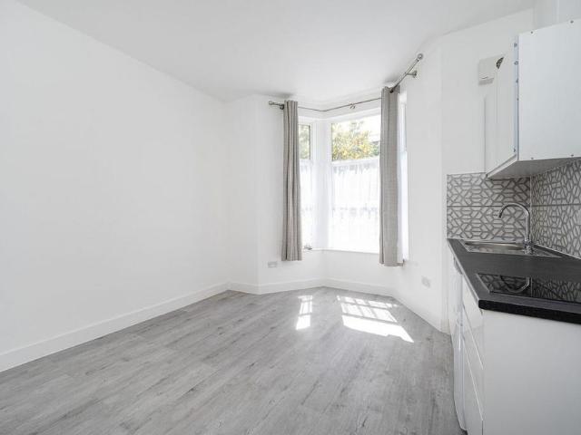 Studio for rent in Shacklewell, Greater London