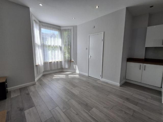 Studio for rent in Watford Heath, North Watford