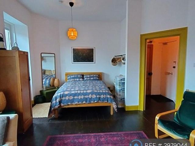 Flat for rent in Hillside, Leith