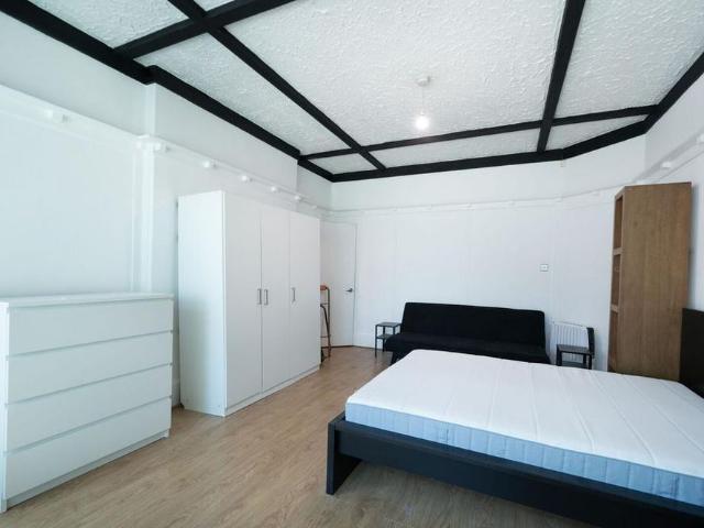 Studio for rent in Harlesden, Greater London