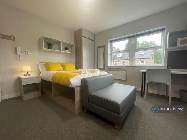 Studio for rent in Dalton, Almondbury