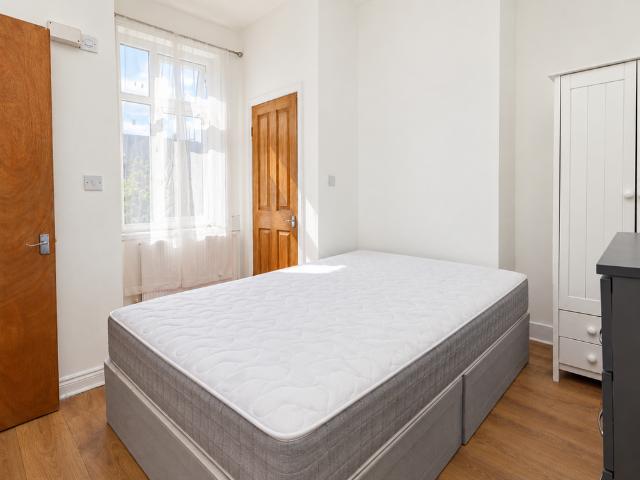 Studio for rent in London Borough of Merton, Mitcham