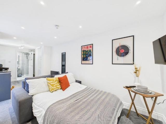 Studio for rent in Gloucester, Gloucestershire